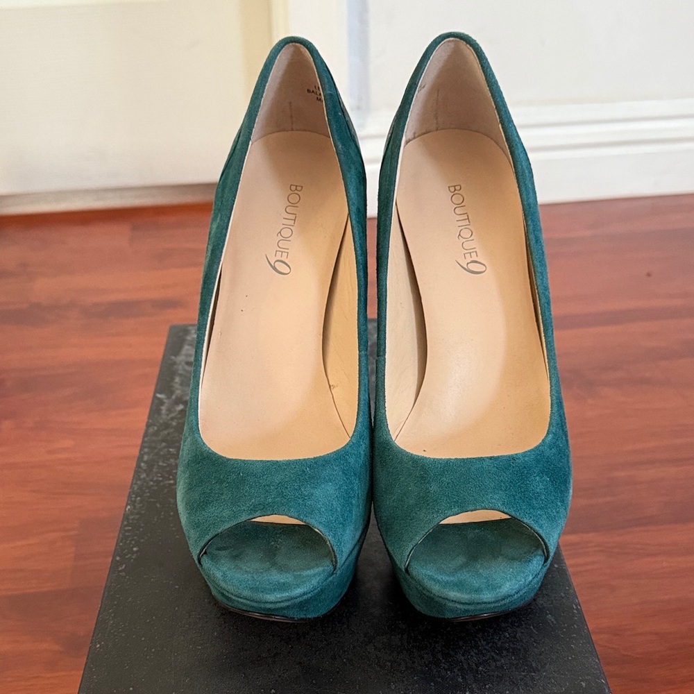Boutique 9 Green Peep Toe Heels
